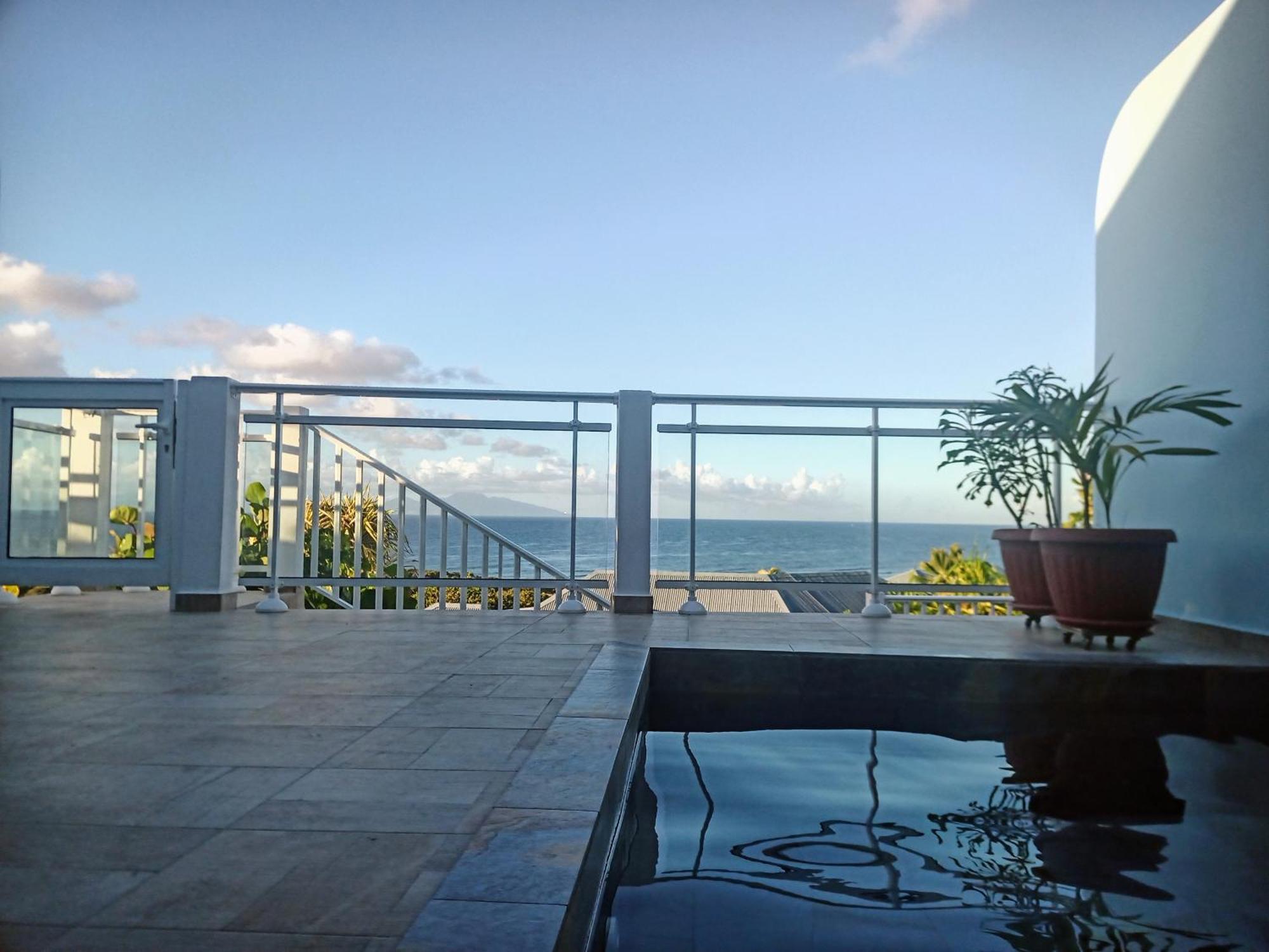 Grand-Bourg  Aux Colibris Amoureux : Loft De Standing Avec Vue Mer מראה חיצוני תמונה